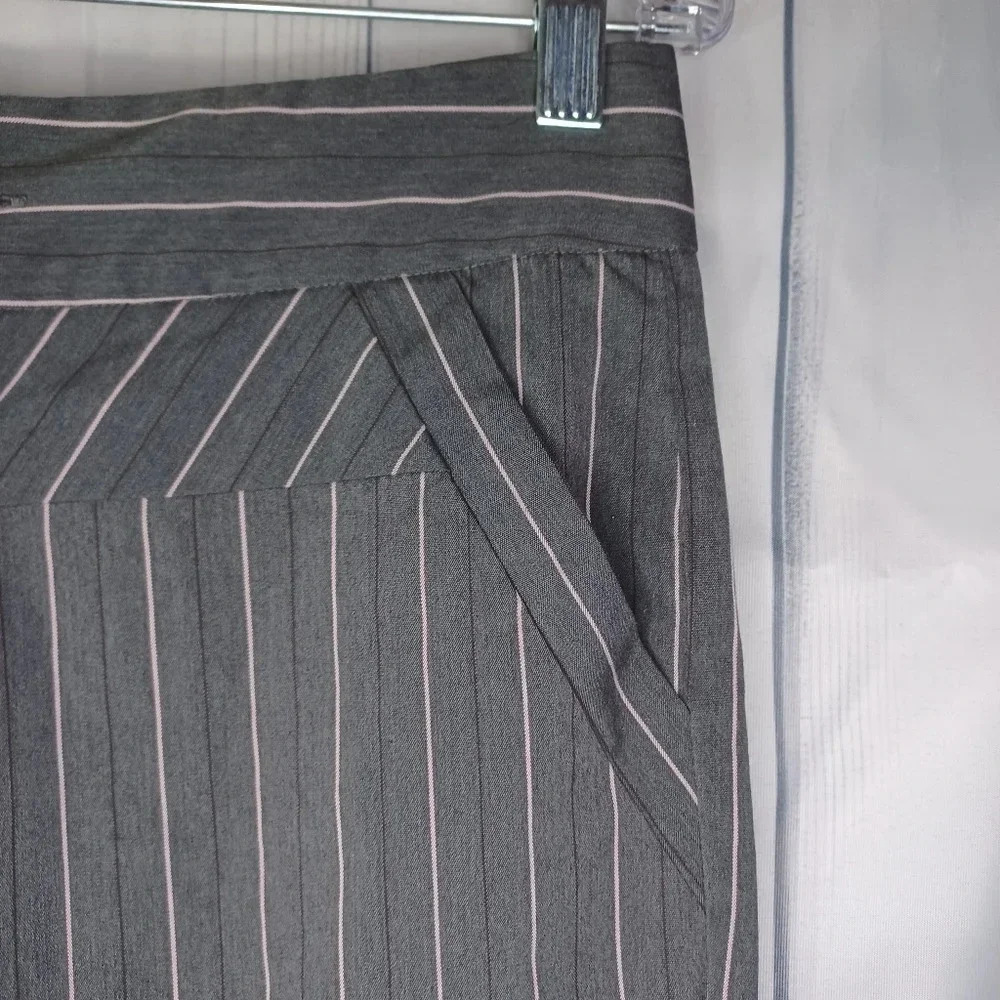 Dolled Up Gray And Pink Pin Striped 90’s Y2K Office Siren Capri Pants - Picture 3 of 9